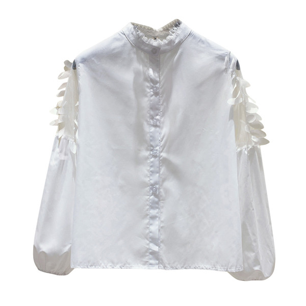 Modern női ing alacsony gallérral, tüllel, csipkével és 3D elemmel