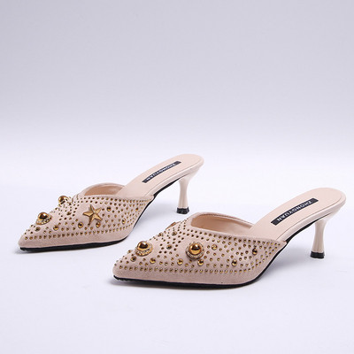 Moteriškos šiuolaikiškos šlepetės smailaus modelio ir plonu kulnu