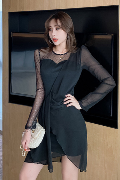 Aszimmetrikus női ruha nyakkendővel és hosszú ujjal