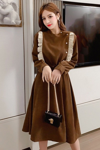 Ежедневна дамска рокля с копчета и дълги ръкави