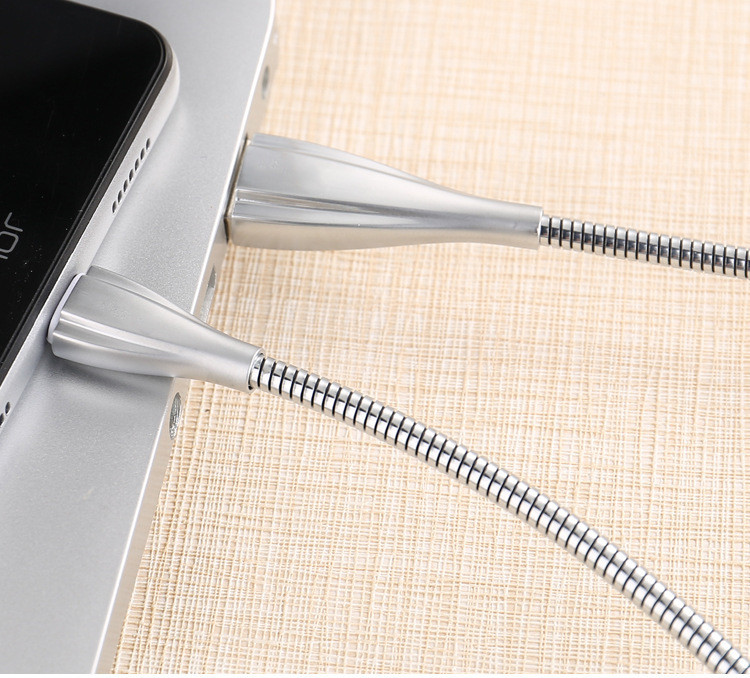 Sidabrinės spalvos metalinis greito įkrovimo C tipo USB laidas