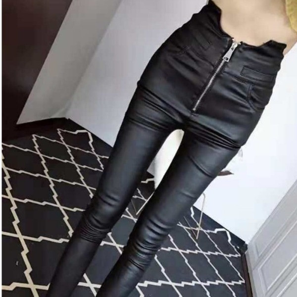 Дамски кожен панталон Slim модел с висока талия и цип