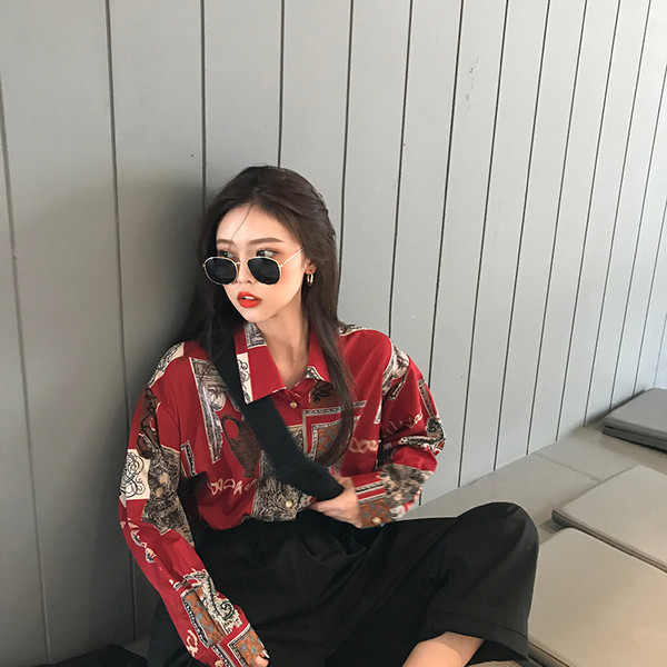 Naujo modelio pavasariniai marškinėliai su spalvingu dešiniuoju klasikiniu modeliu