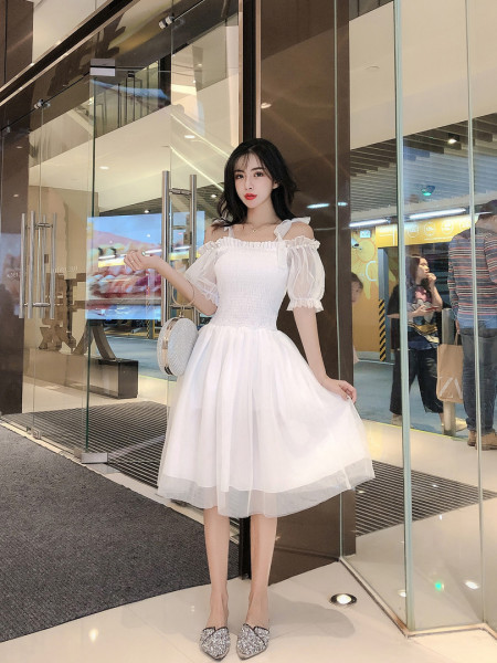 Rochie de dama eleganta cu tul si umerii goi