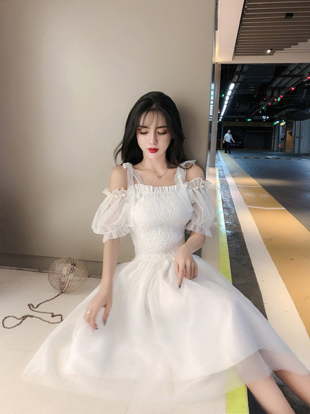 Rochie de dama eleganta cu tul si umerii goi