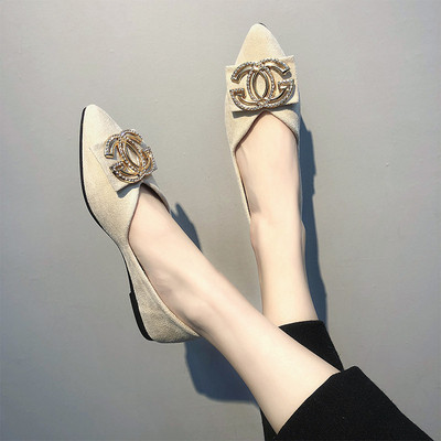 Ikdienas sieviešu apavi ar plakanu zoli un metāla sprādzi