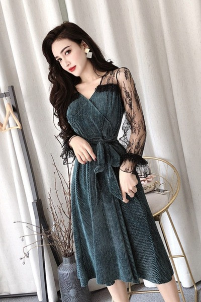 Model moderne haljine ženskog kroja s čipkom i špic izrezom