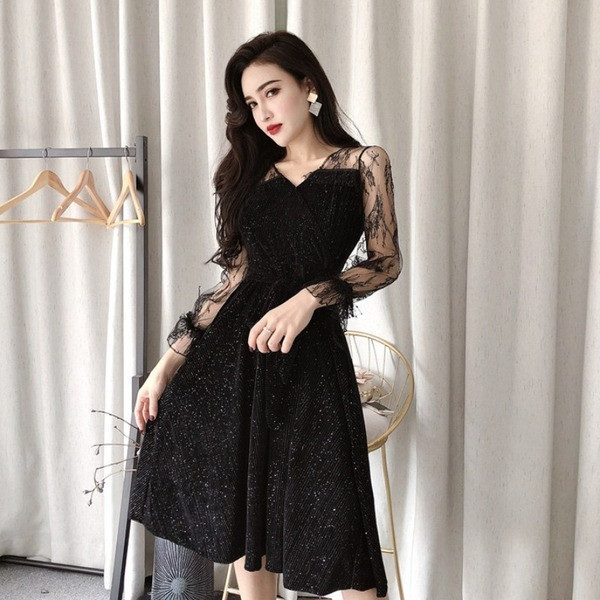 Model moderne haljine ženskog kroja s čipkom i špic izrezom