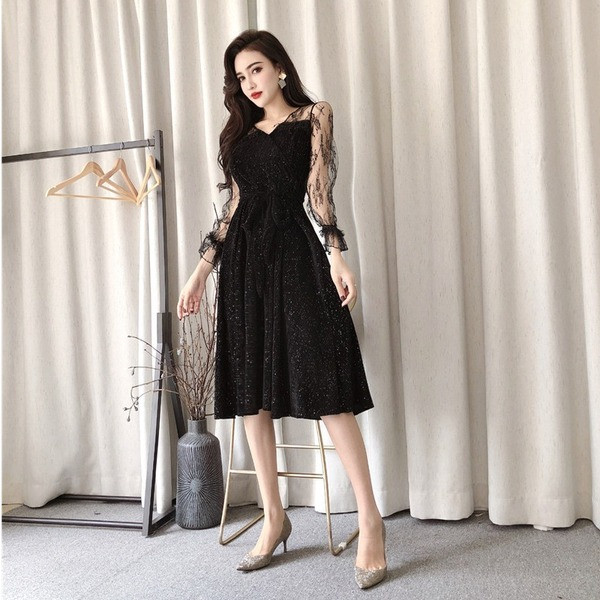 Model moderne haljine ženskog kroja s čipkom i špic izrezom