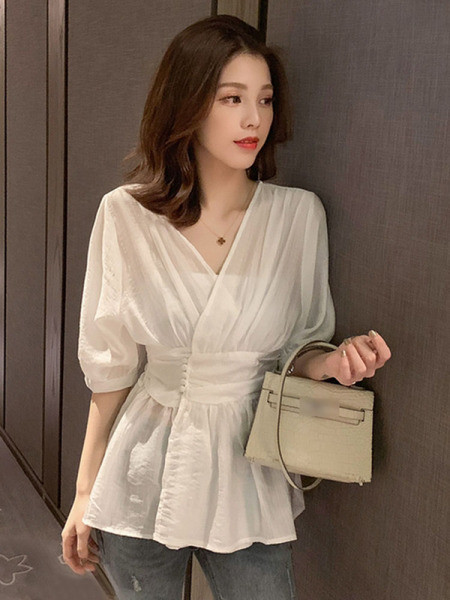 Cămașă de damă cu decolteu spitz și mâneci scurte