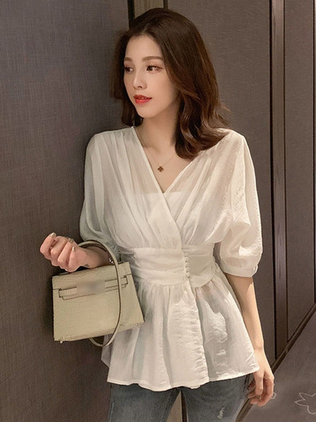 Cămașă de damă cu decolteu spitz și mâneci scurte