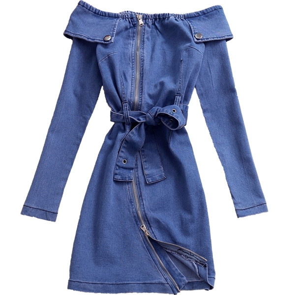 Дамска вталена дънкова рокля с голи рамене и колан