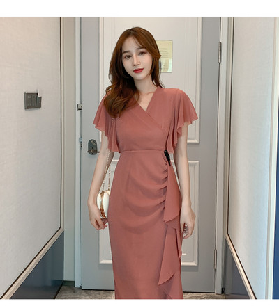 Дълга дамска рокля с къс ръкав и шпиц деколте