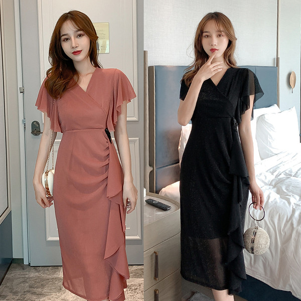 Дълга дамска рокля с къс ръкав и шпиц деколте