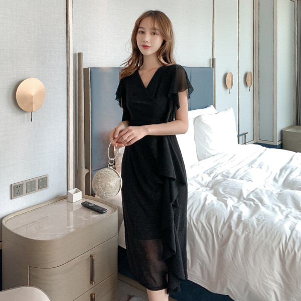 Дълга дамска рокля с къс ръкав и шпиц деколте