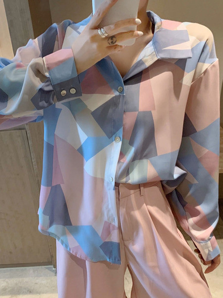 Ženska košulja s klasičnim ovratnikom, cvjetnim motivom i gumbima