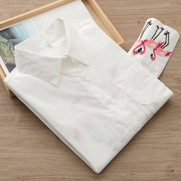 Naujo modelio moteriški marškiniai su klasikine apykakle ir siuvinėjimu