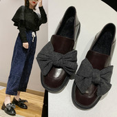 Pantofi moderni de dama din piele ecologica si panglica