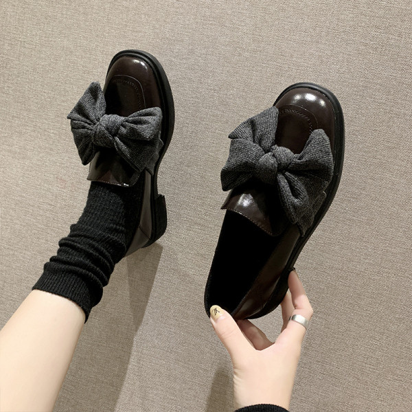 Pantofi moderni de dama din piele ecologica si panglica