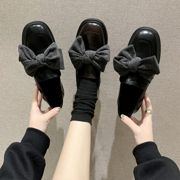 Pantofi moderni de dama din piele ecologica si panglica