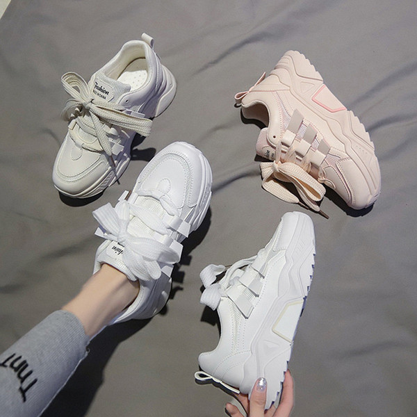 Moteriški sportiniai ir laisvalaikio sportbačiai su spalvingais kaklaraiščiais