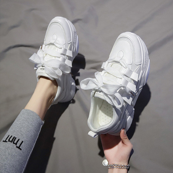 Moteriški sportiniai ir laisvalaikio sportbačiai su spalvingais kaklaraiščiais