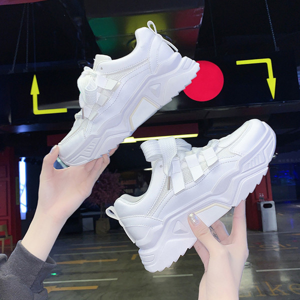 Moteriški sportiniai ir laisvalaikio sportbačiai su spalvingais kaklaraiščiais