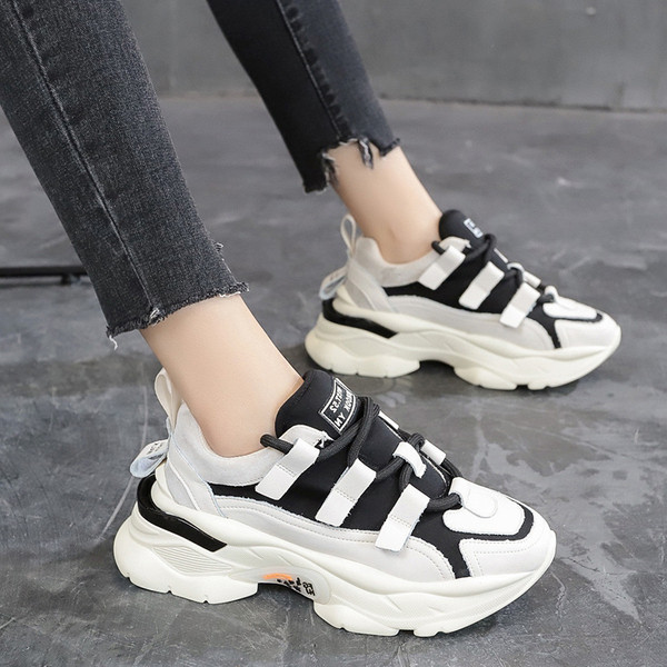 Sporta un ikdienas sieviešu kedas ar krāsainām saitēm