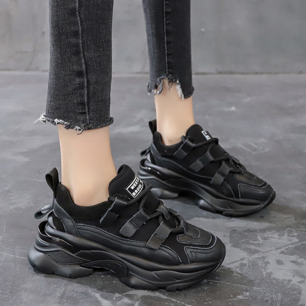 Sporta un ikdienas sieviešu kedas ar krāsainām saitēm