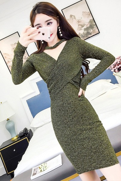 Stilinga moteriška suknelė ilgomis rankovėmis