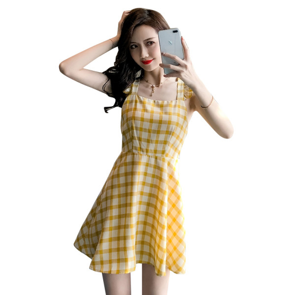 Pašreizējais sieviešu kleitas piegriezuma modelis ar kvadrātveida kakla izgriezumu