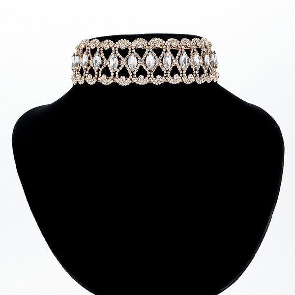 Colier elegant de dama cu pietre argintii