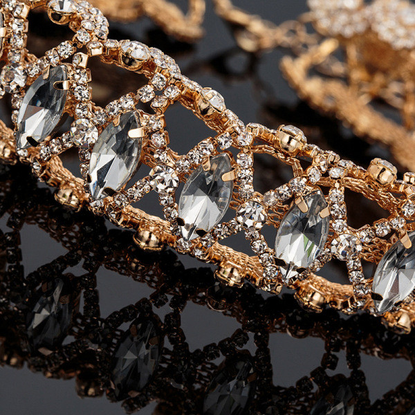 Colier elegant de dama cu pietre argintii