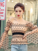 Moteriška šiuolaikiška ruonių palaidinė krentančiomis rankovėmis