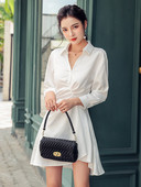 Elegantna ženska haljina s klasičnom kragnom i dugim rukavima