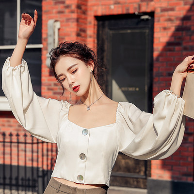 Дамска актуална къса блуза с широки ръкави и копчета