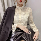 Stílusos női csipkeing hosszú ujjal és klasszikus gallérral