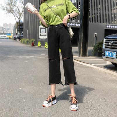 Sieviešu aktuālais džinsu 9/10 garuma plats modelis ar saplēstiem motīviem