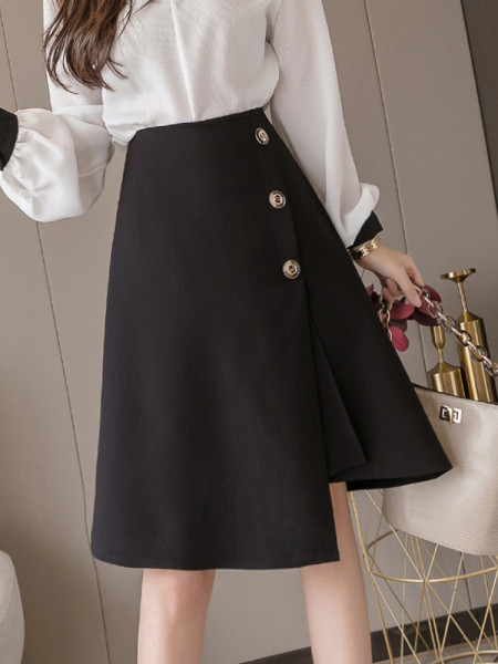 Moteriškas modernus sijono asimetrinis modelis su sagomis