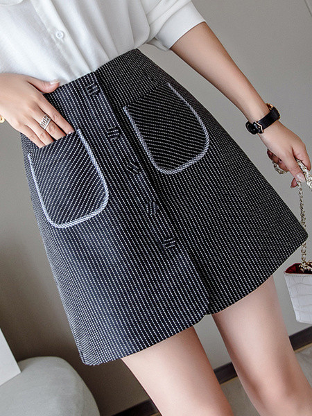 Дамска ежедневна пола прав модел с джобове и копчета