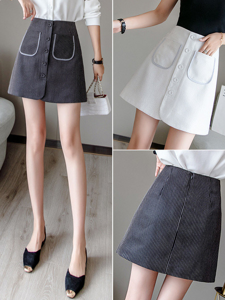 Дамска ежедневна пола прав модел с джобове и копчета