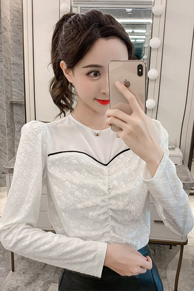 Moderni moteriška palaidinė O formos iškirpte ir ilgomis rankovėmis