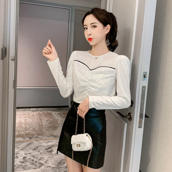 Moderni moteriška palaidinė O formos iškirpte ir ilgomis rankovėmis