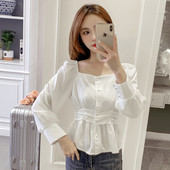 Бяла дамска риза с квадратно деколте и копчета 