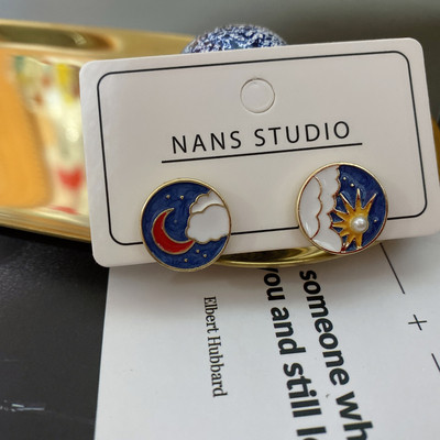 Modern, kerek gyöngyös fülbevaló