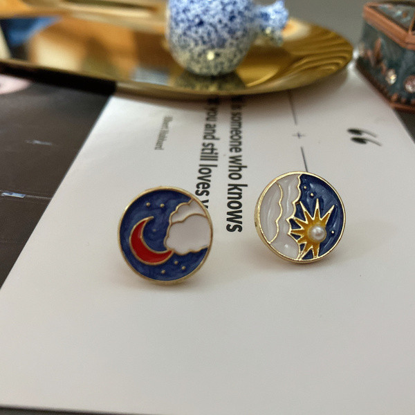 Modern, kerek gyöngyös fülbevaló