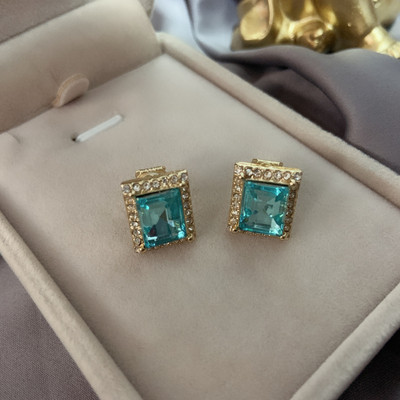 Modern női fülbevaló téglalap alakú kövekkel