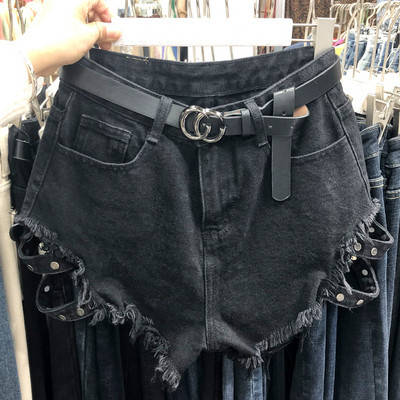 Дамски дънкови къси панталони с колан в черен цвят