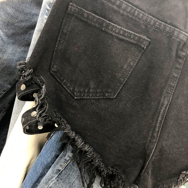 Női farmer rövidnadrág fekete övvel