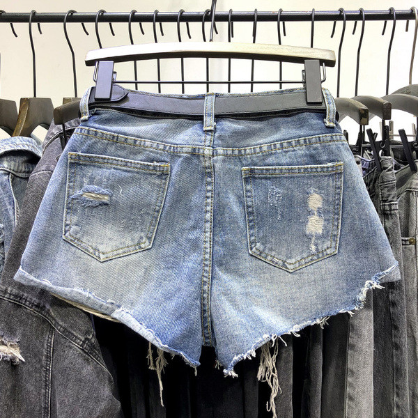 Hit pantaloni scurți moderni de damă cu motive rupte și talie înaltă